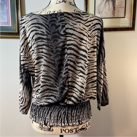 🔥Isabella Rodriguez🔥women’s blouse EUC - Picture 5 of 10